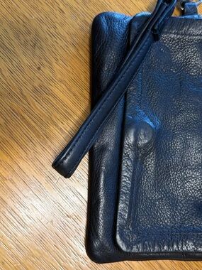 Black Leather Wristlet Key & Card Holder – Sleek Everyday Accessory